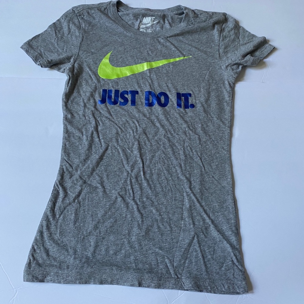 Women’s Nike Slim Fit Short Sleeved Tee